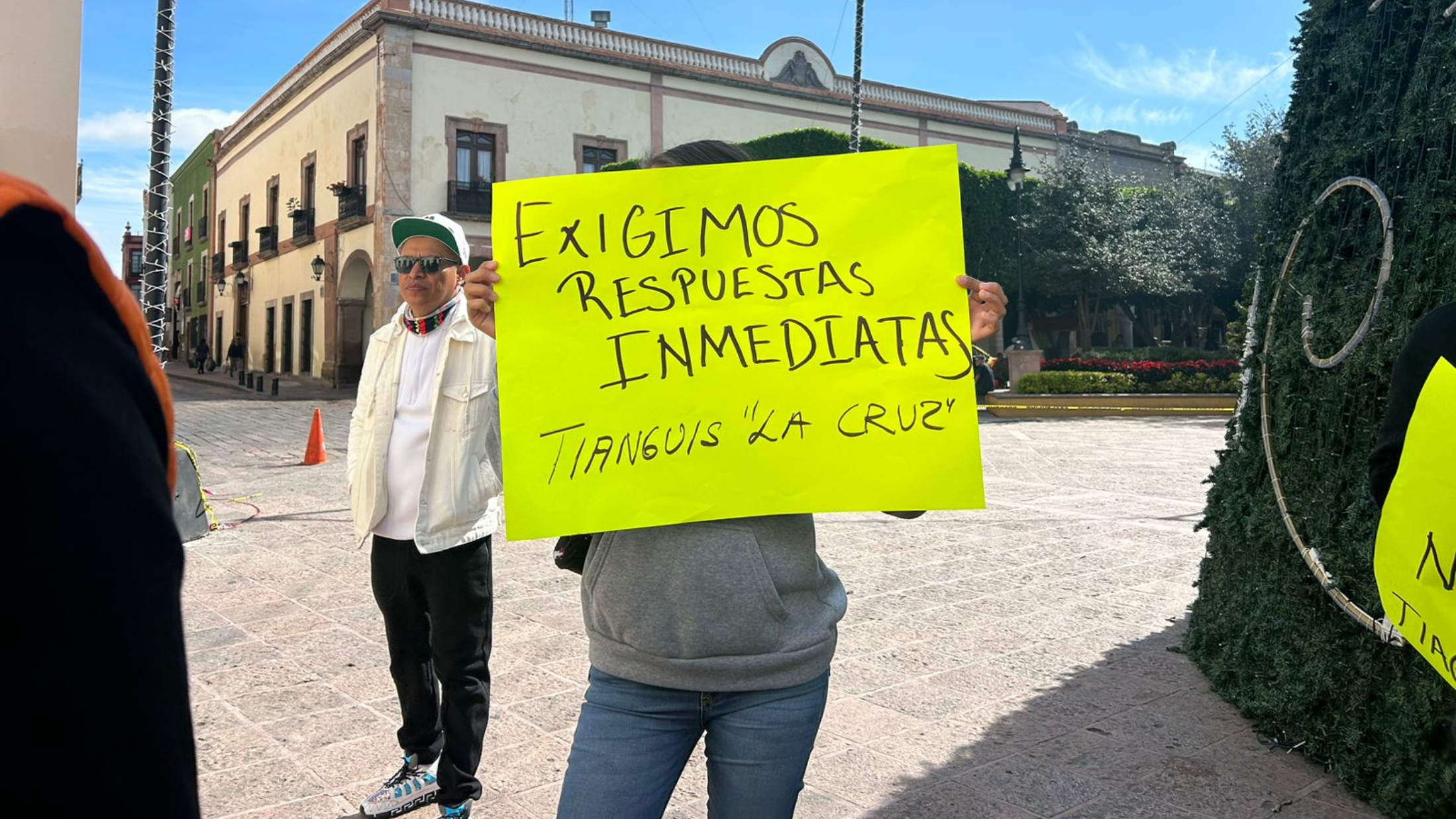 Tianguistas de La Cruz aún sin espacio para tianguis decembrino; Plaza Las Américas no autoriza su colocación