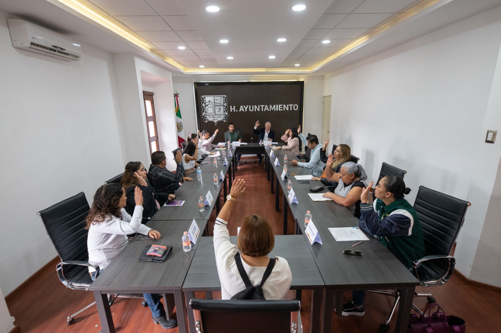 Enrique Vega y H. Ayuntamiento de El Marqués aprueba Programa “Equipamiento Escolar 2023”
