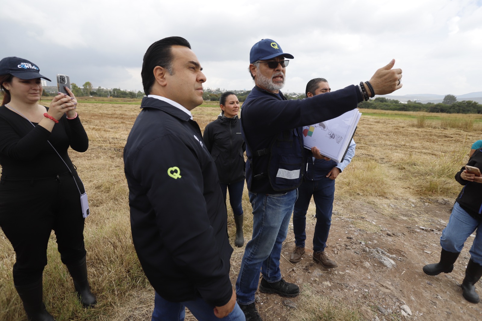 Visita Luis Nava terrenos del Parque Intraurbano en Jurica