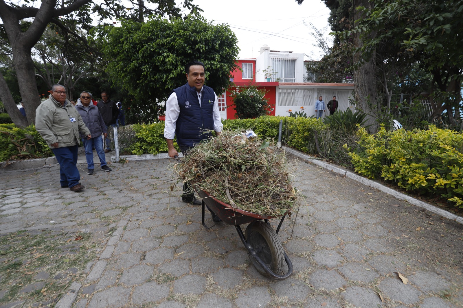 Supervisa Luis Nava Mi Querétaro Lindo en la colonia Constituyentes FOVISSSTE