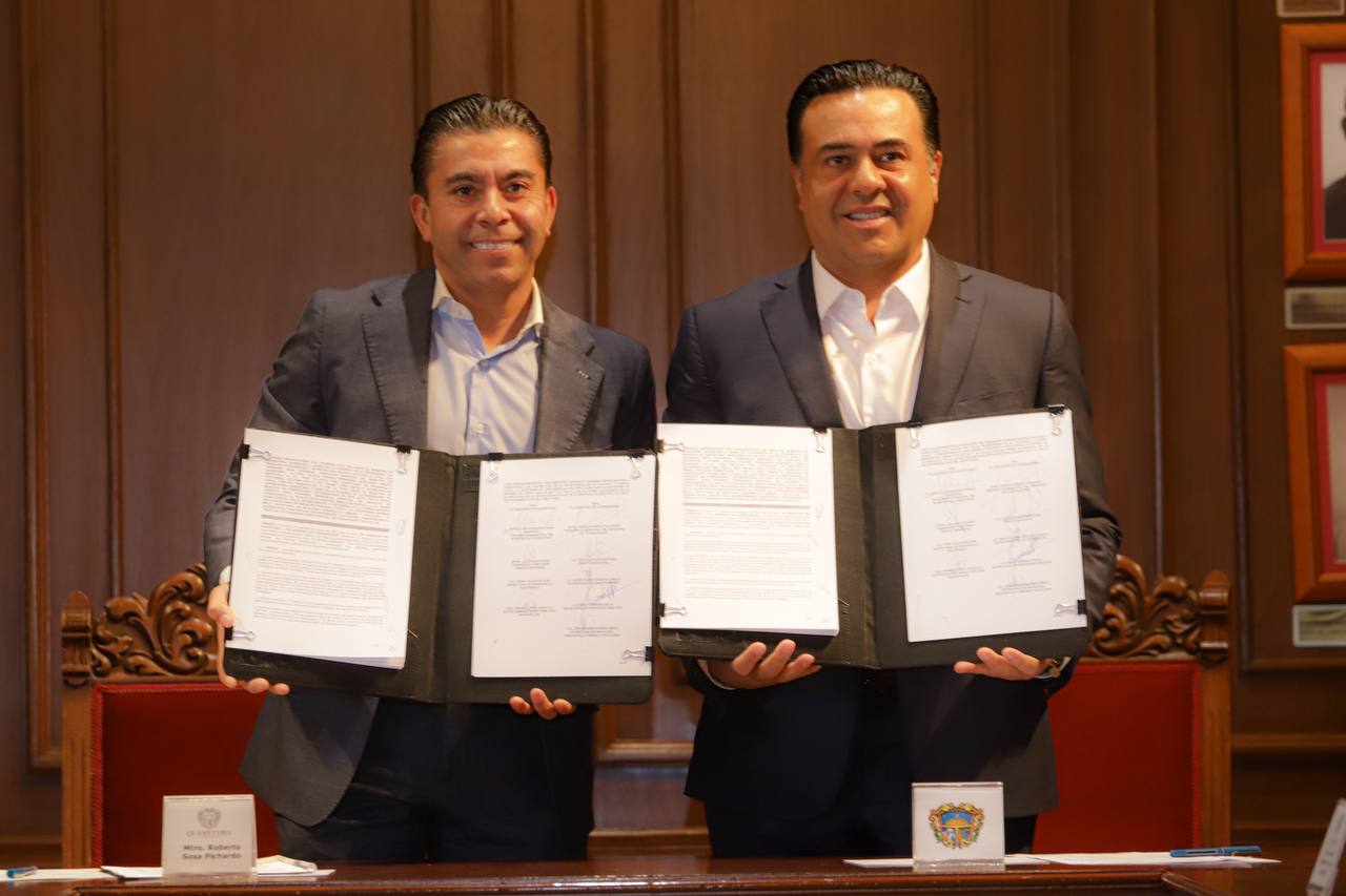 Firman Luis Nava y Roberto Sosa el convenio para fijar límites territoriales entre Querétaro y Corregidora