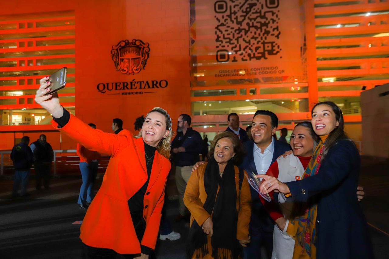 Centro Cívico en color naranja por el Día Internación de la Eliminación de la Violencia contra las Mujeres