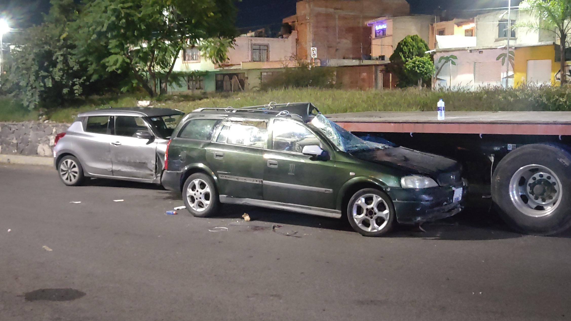 Fuerte choque dejó a una persona prensada y lesionada de gravedad en Lomas del Valle