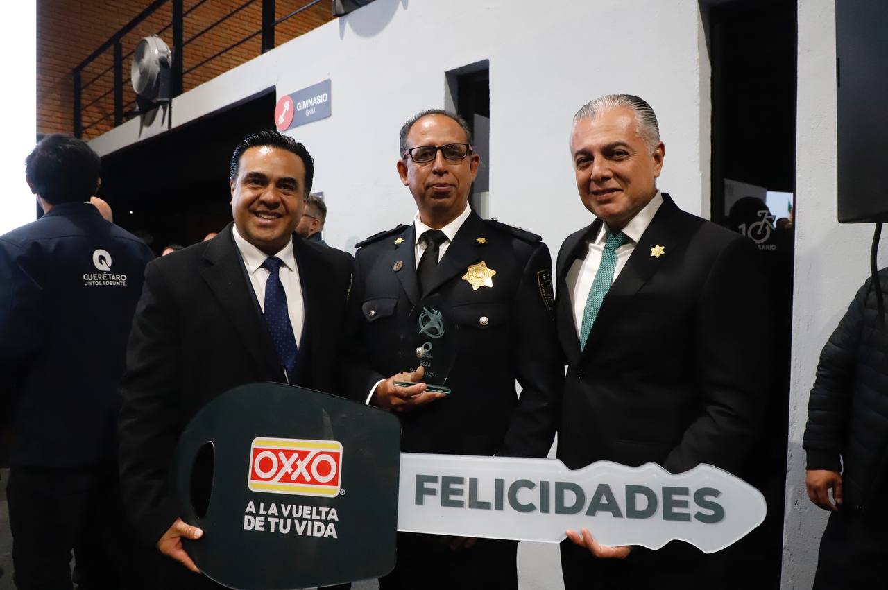 Acude Luis Nava a la Ceremonia del Premio al Policía del Año 2023