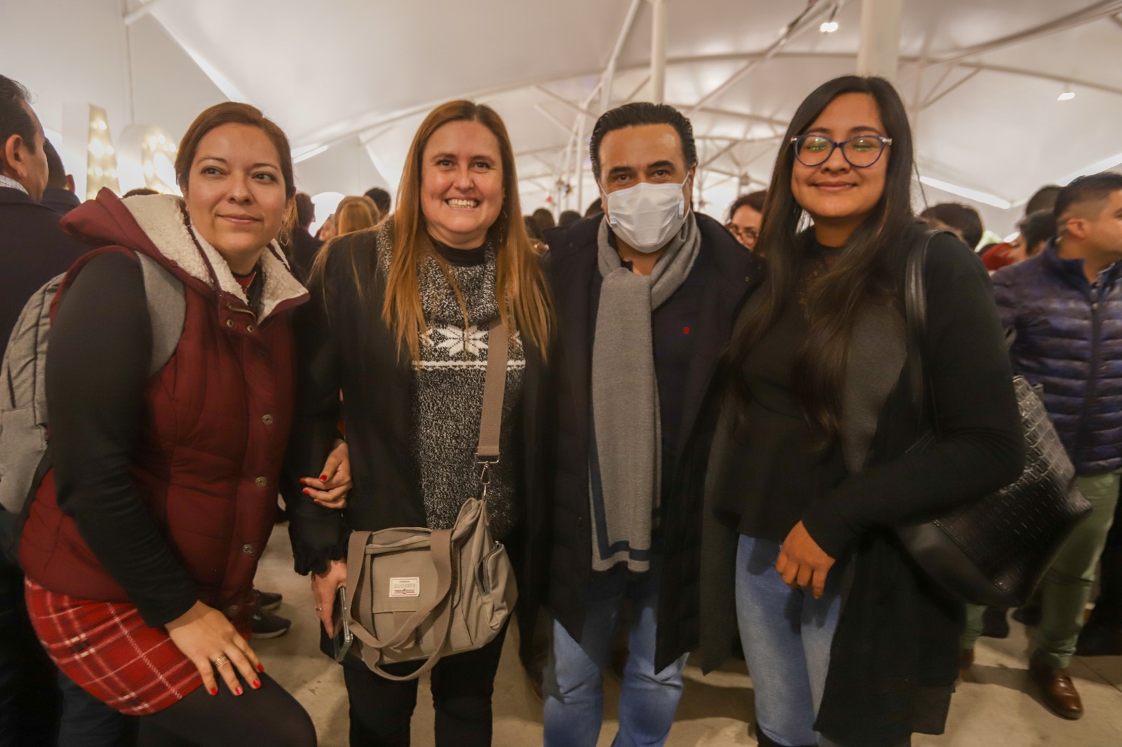 Celebran Luis Nava y Arahí Domínguez la graduación de la 6ta. Generación de “Con Ellas”