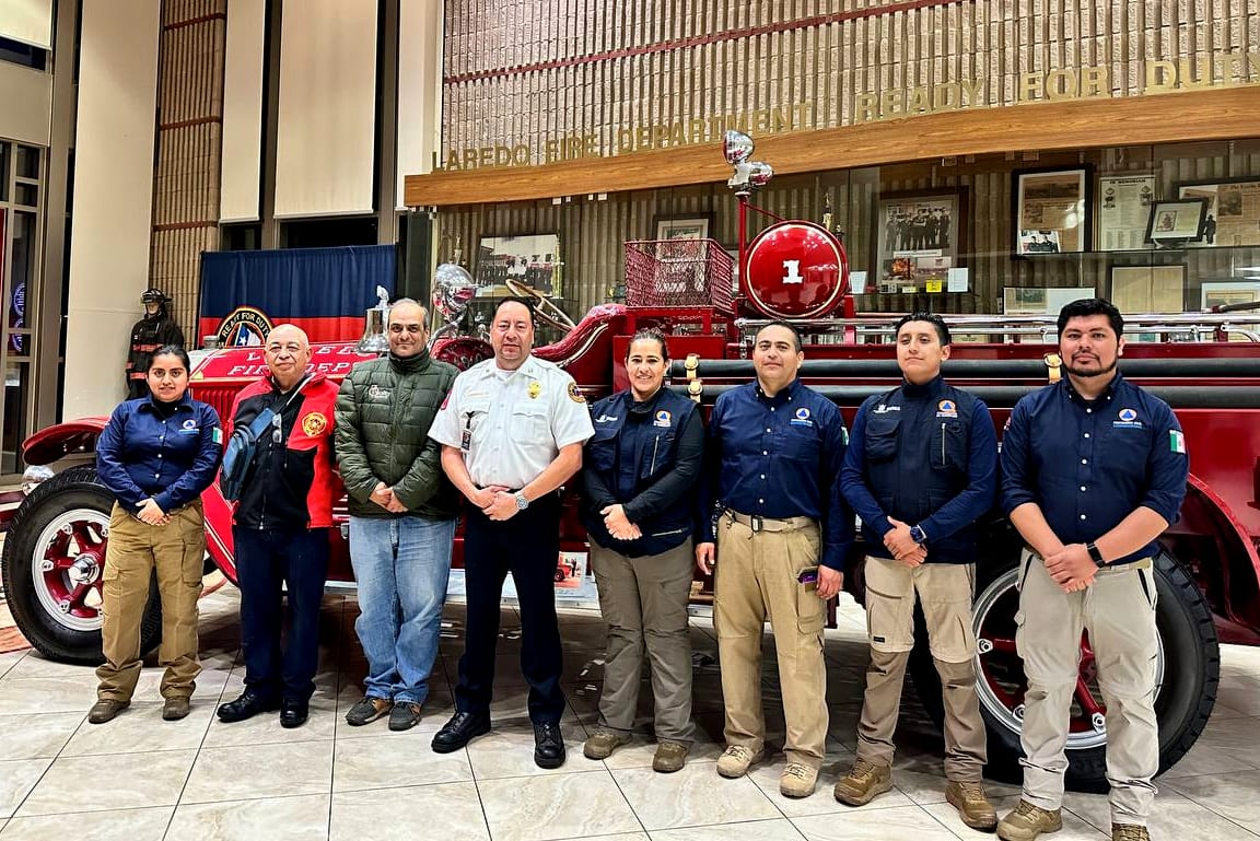 Estrechan lazos personal de la CEPCQ con autoridades de Laredo Fire Department