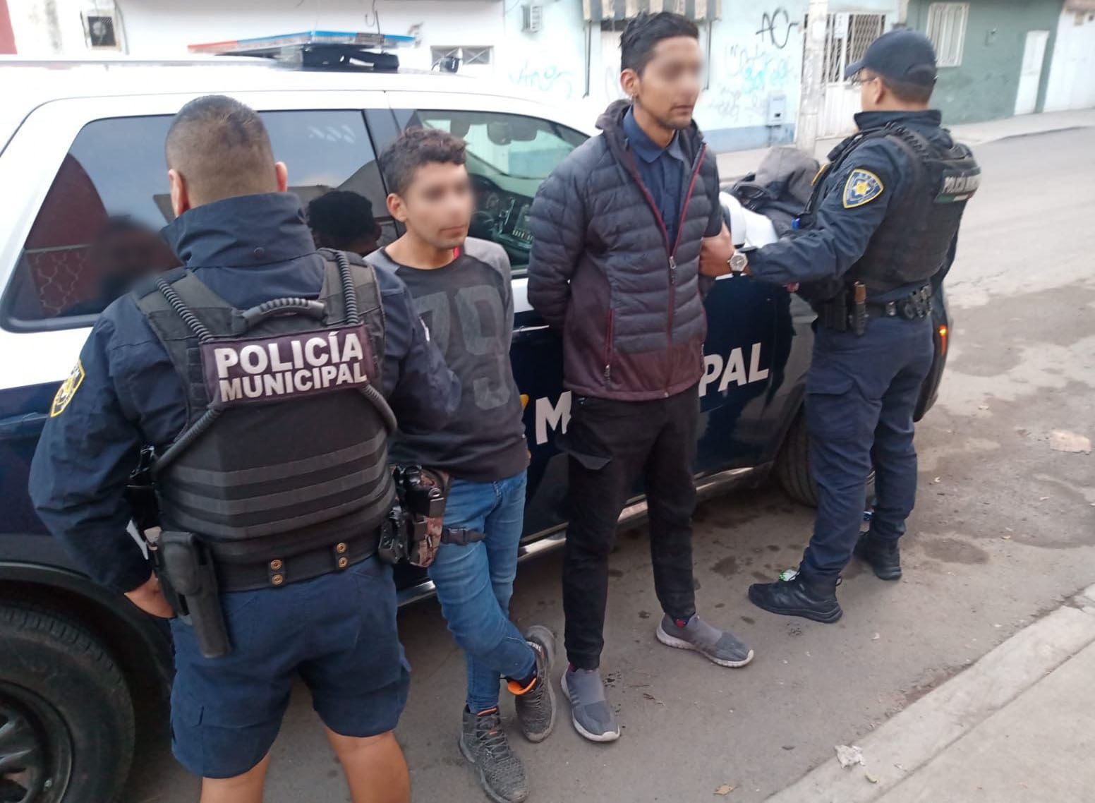 Con ayuda de la red de videovigilancia, SSPMQ detiene a dos por robo a tienda de conveniencia