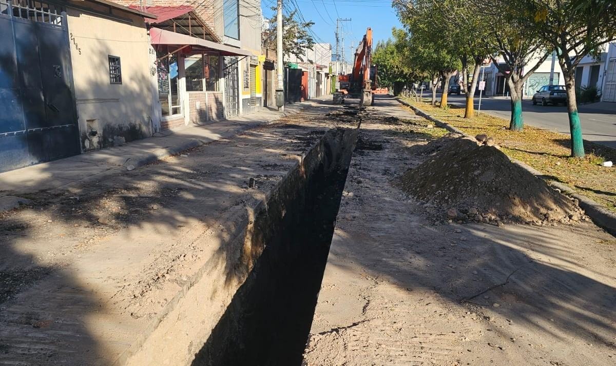 Trabaja CEA en reparación sanitaria en la colonia Fundadores