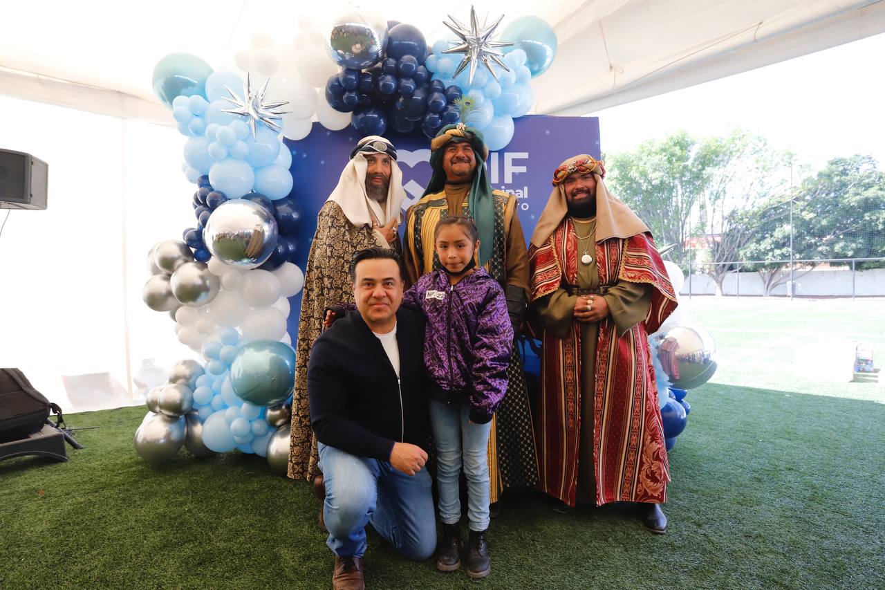 Encabezan Luis Nava y Arahí Domínguez el Día de Reyes con niñas y niños de los Centros de Día