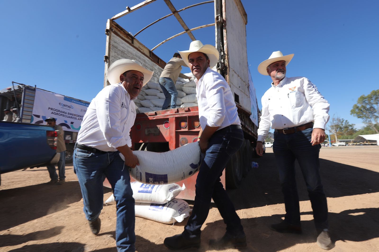 Apoya SEDEA a más de mil familias del campo en Colón con entrega de maíz