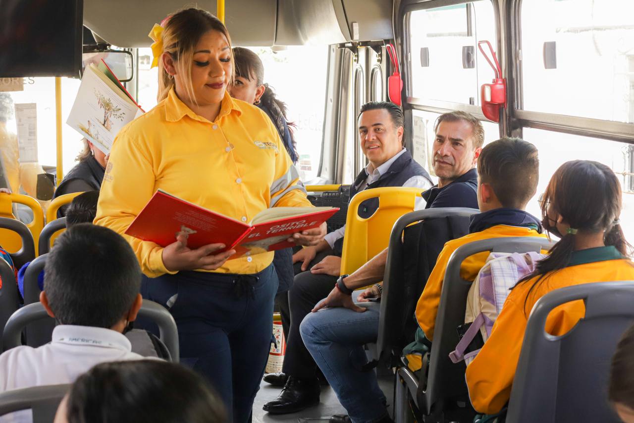 Con Cultura en Ruta, se fomenta el acceso a la lectura entre estudiantes del Transporte Escolar Gratuito