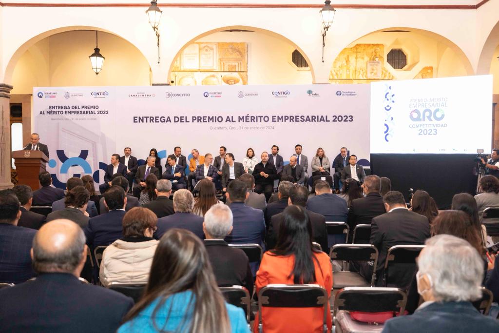 Encabeza Gobernador entrega del Premio al Mérito Empresarial 2023