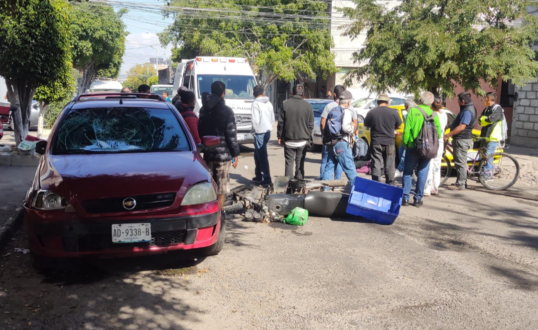 Repartidor de tortillas resultó lesionado tras choque en los andadores de Lomas de Casa Blanca