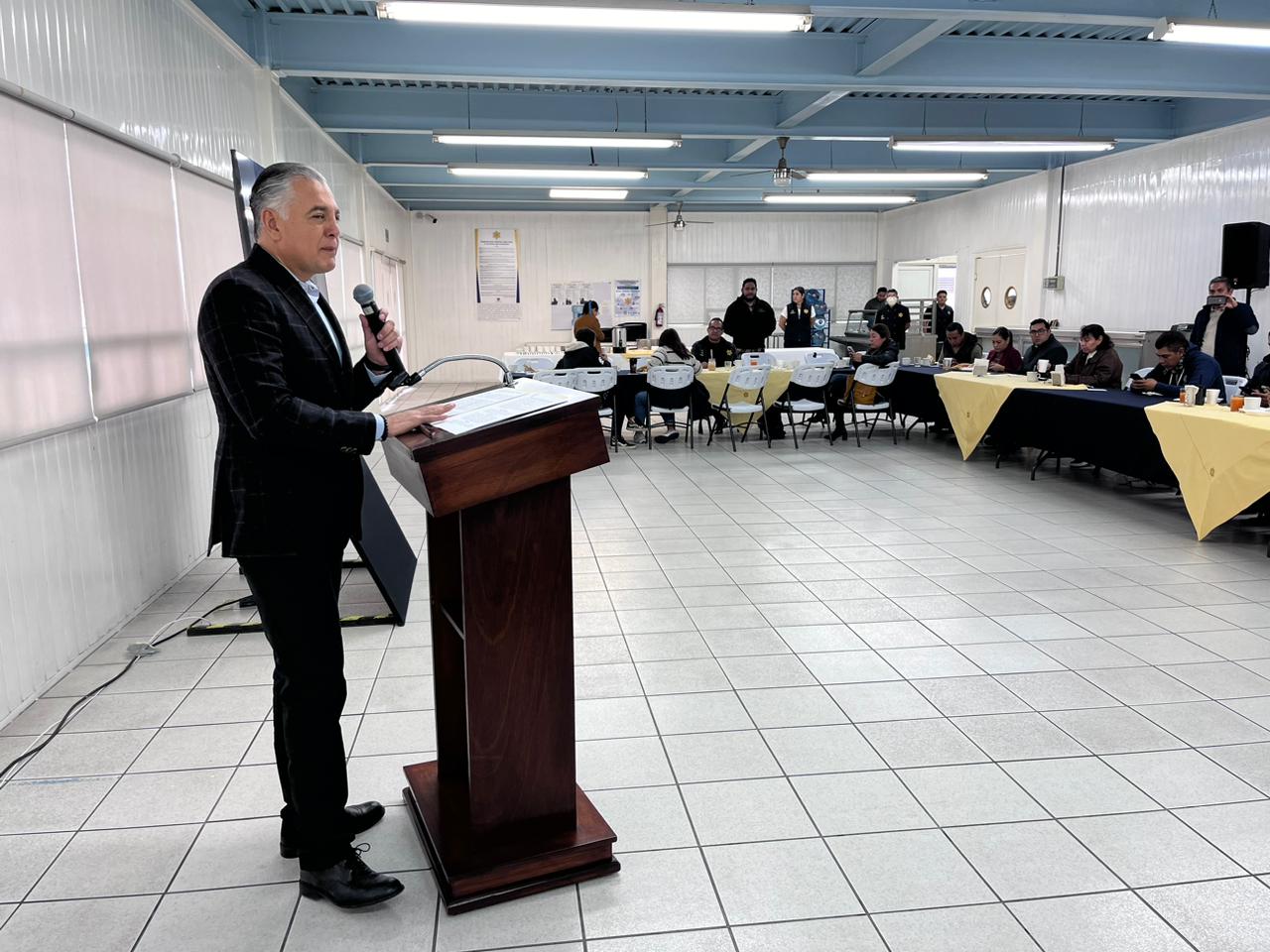 Policías, en espera de apoyo para recibir su vivienda