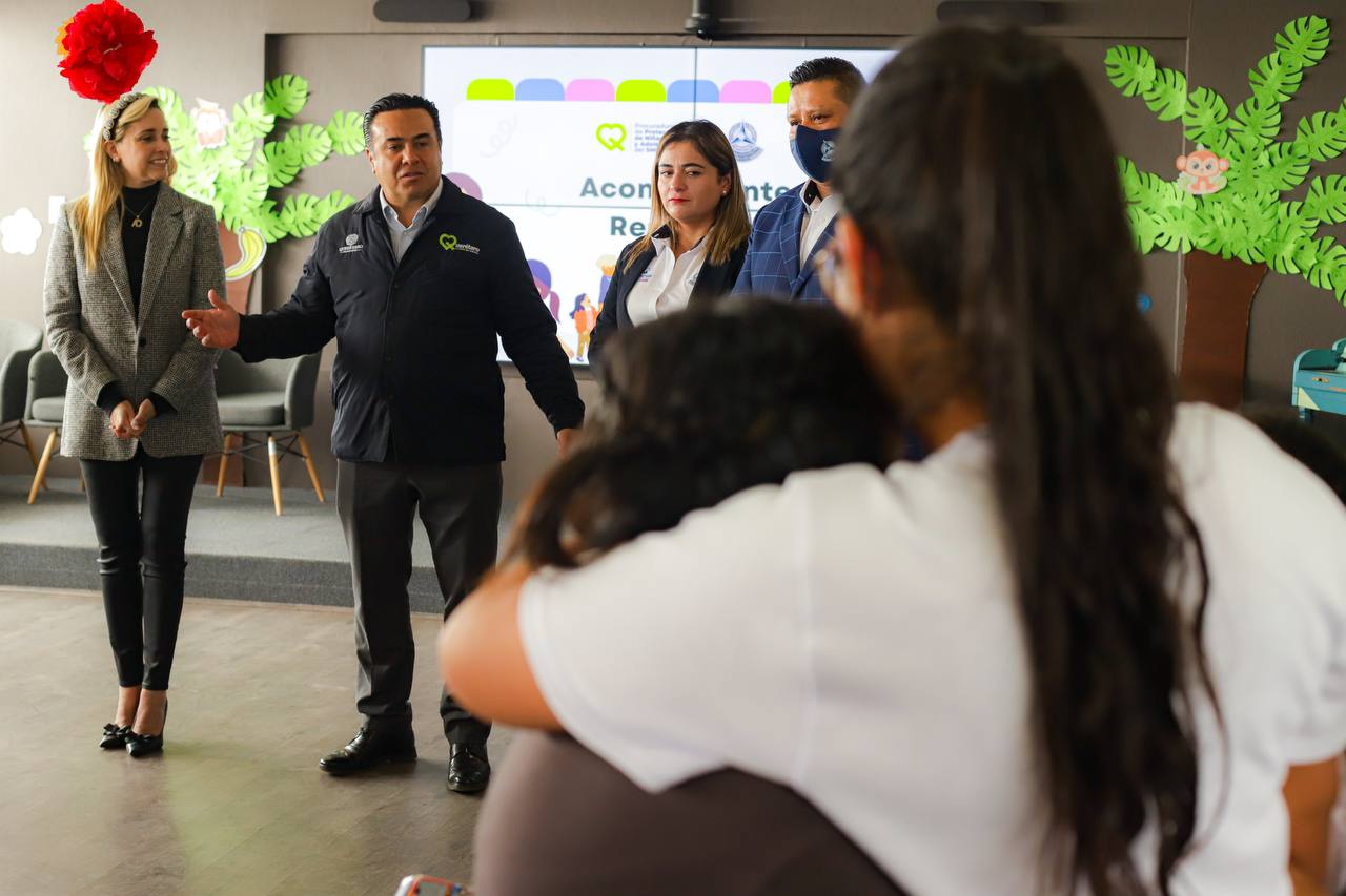 Visitan Luis Nava y Arahí Domínguez a beneficiarias de “Acompañante Resiliente”
