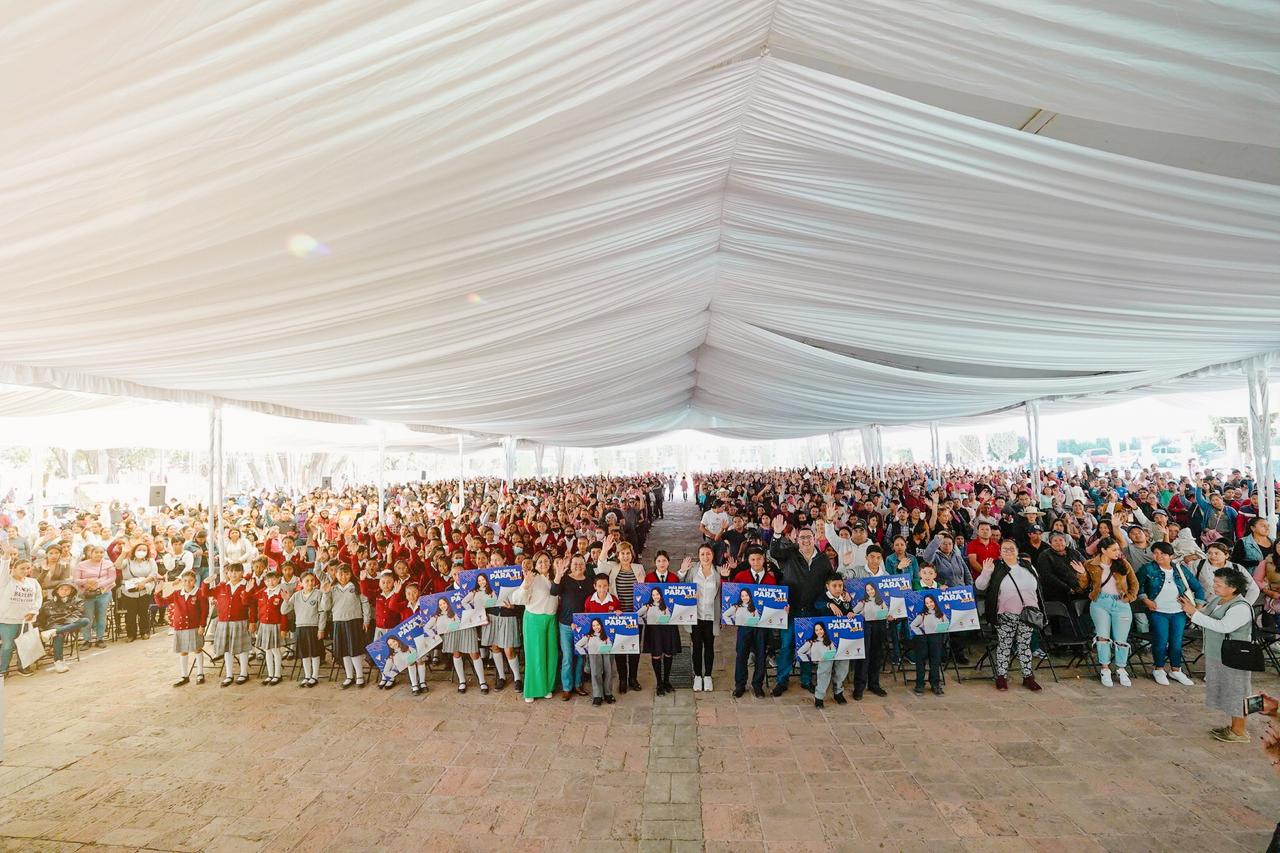 Más de 1,800 estudiantes beneficiados con becas educativas en Tequisquiapan
