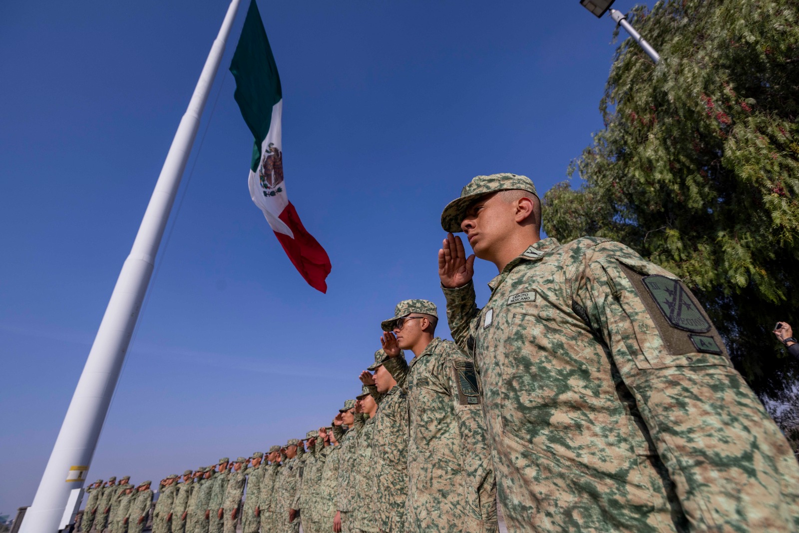 Asiste Gobernador a la ceremonia conmemorativa del Día de la Bandera