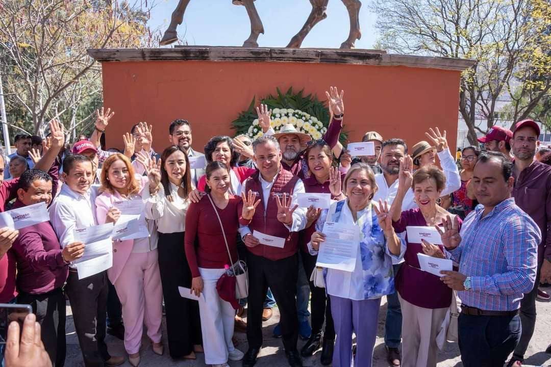 Arranque simbólico de campaña de Santiago Nieto y Beatriz Robles en el Cerro de Las Campanas