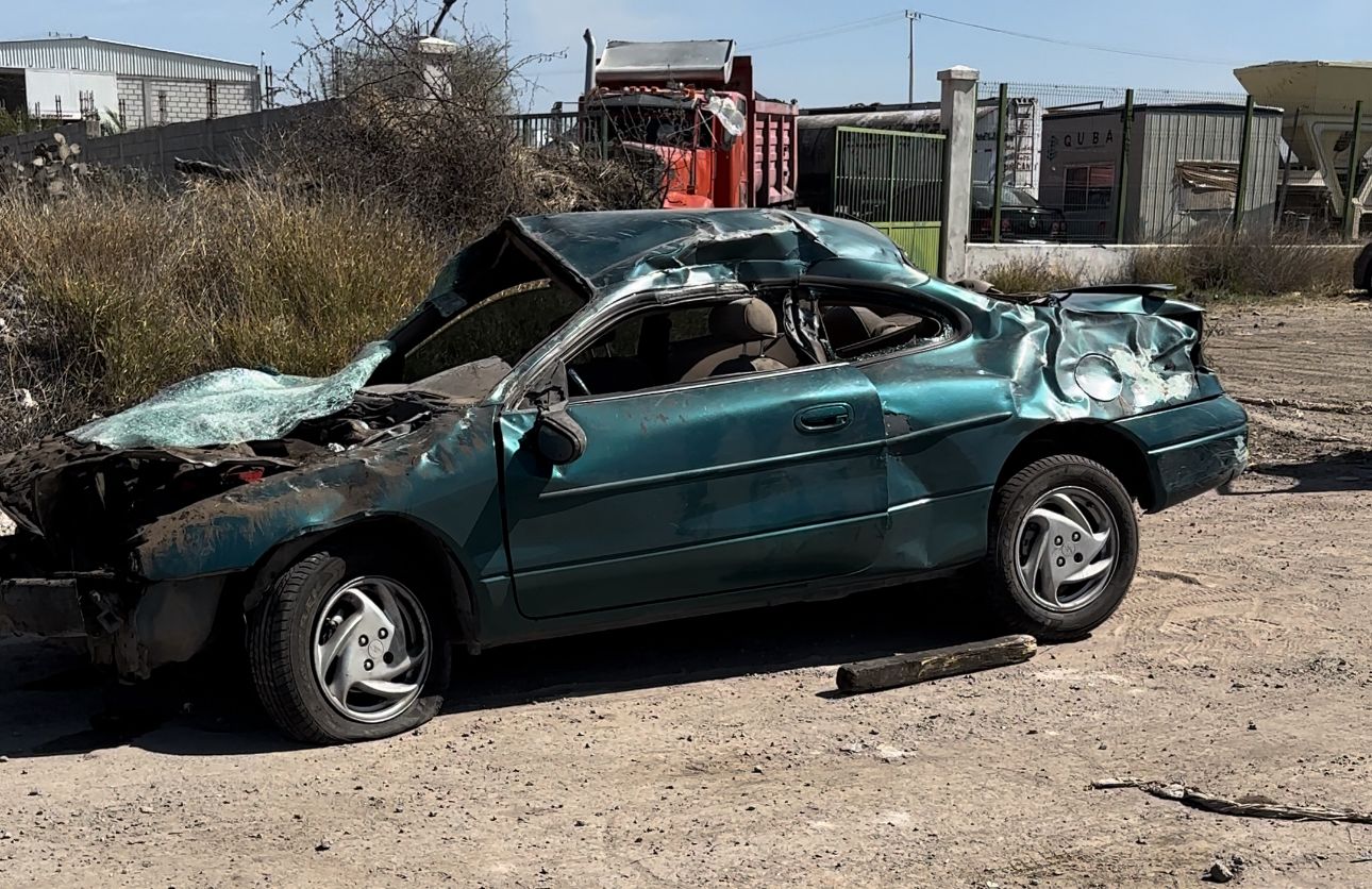 Muere conductor al chocar su auto en el Junipero Serra