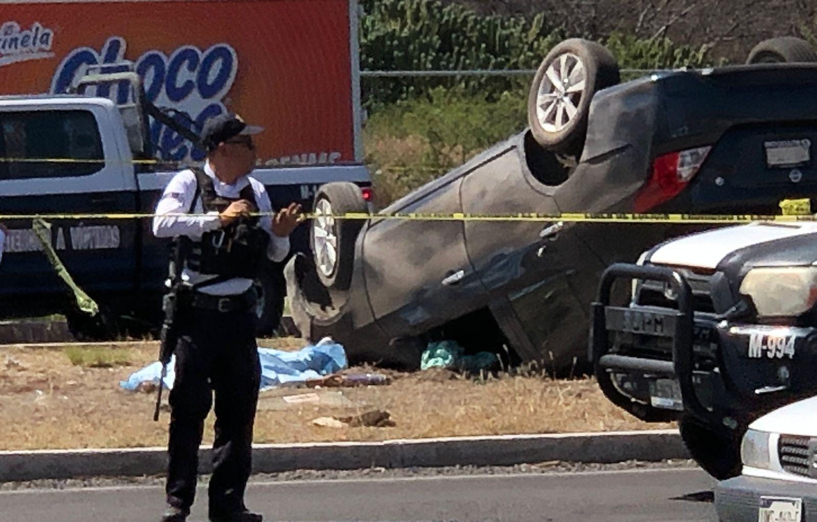 Muere conductor al volcar su vehículo en el Paseo de la República