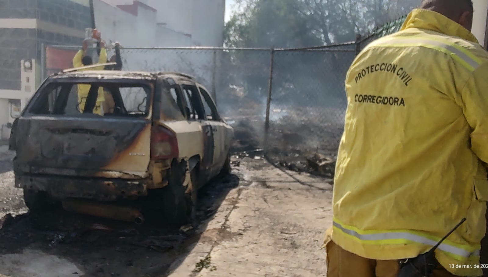 Incendio en pastizal alcanzó un vehículo en Santuarios del Cerrito