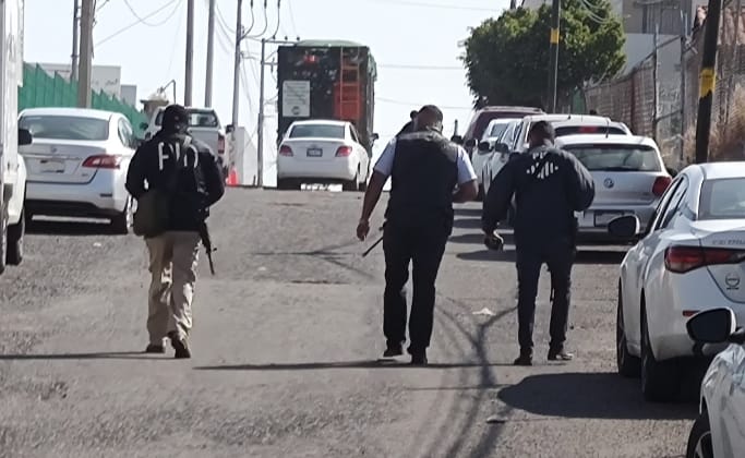 Localizan tres cuerpos sin vida en un vehículo en Mompani