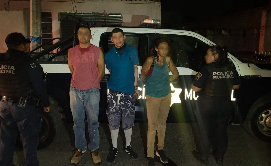 En Carrillo, tres personas detenidas por robo a tienda de conveniencia