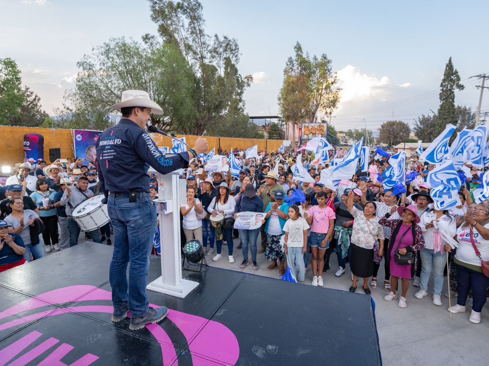 Rodrigo Monsalvo presenta sus propuestas de campaña a ciudadanos de la comunidad de Chichimequillas