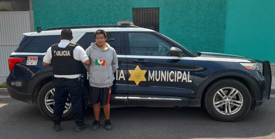 En la Magisterial, policías municipales detienen a una persona por robo