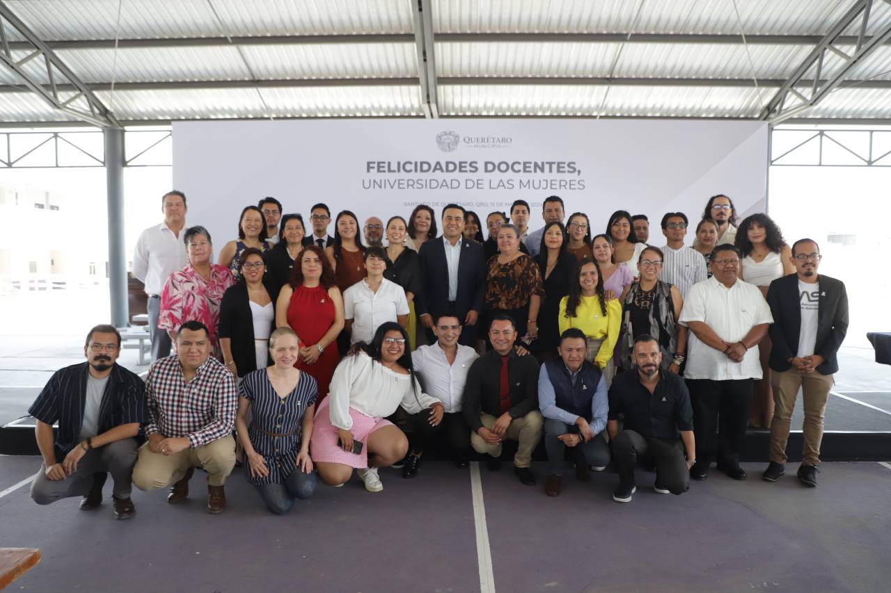 Universidad de las Mujeres festeja a sus maestras y maestros en su día