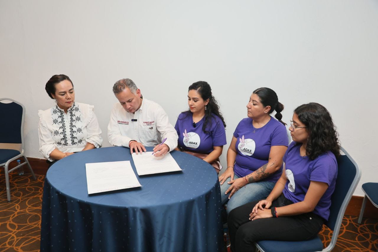 Firma de Agenda Feminista entre Santiago Nieto Castillo y Adax Digitales.