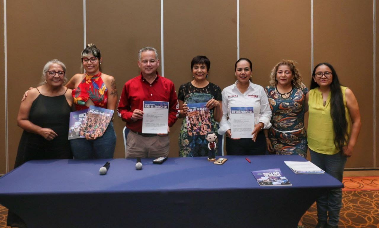 Santiago Nieto Castillo firma agenda Feminista con Nunca Más Sin Nosotras.