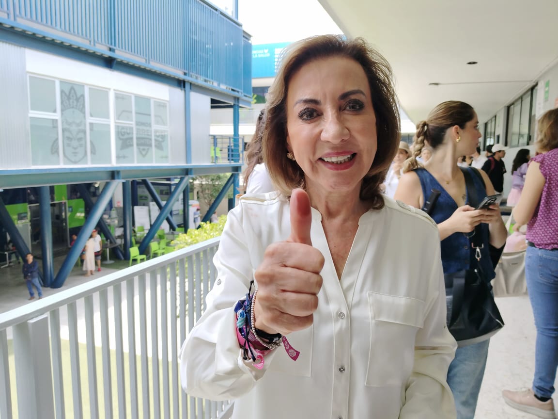 Tras una hora de fila, Guadalupe Murguía emite su voto