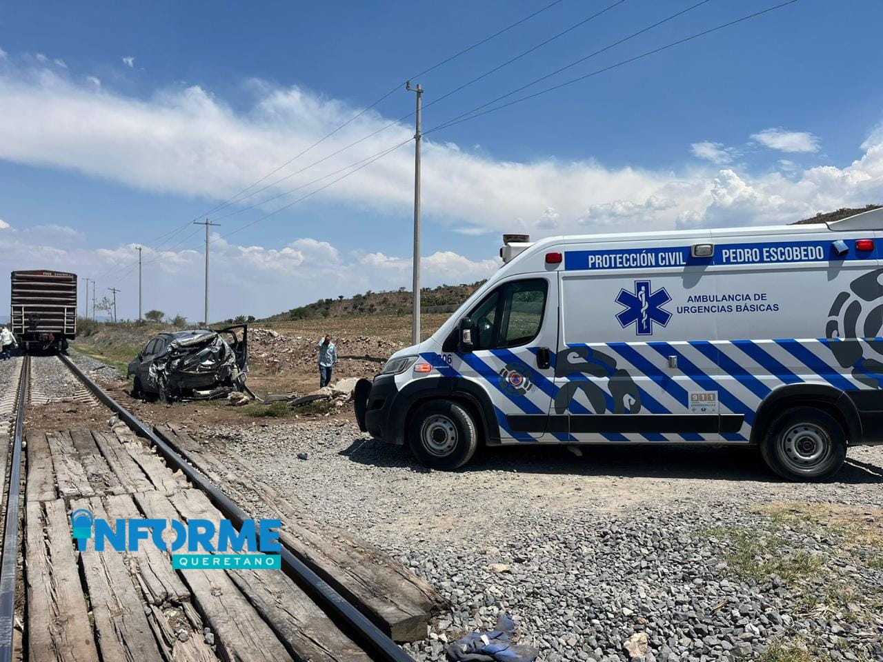 Accidente en Vías Férreas: Camioneta Pickup Arrastrada por el Tren