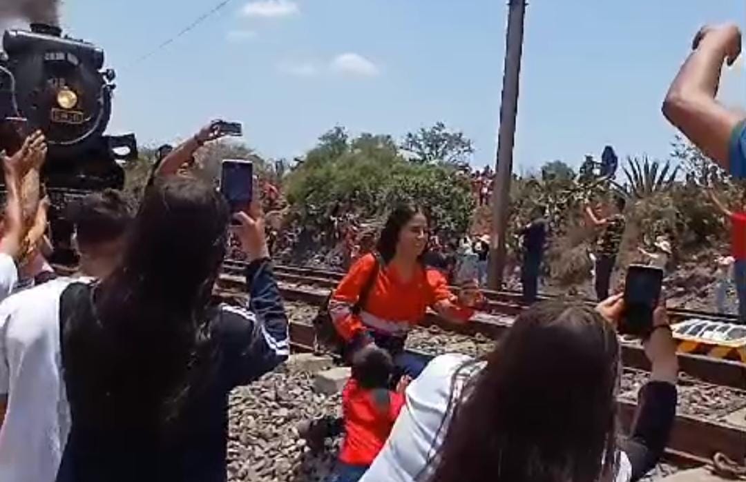 MUJER PIERDE LA VIDA AL INTENTAR TOMARSE UNA FOTO DURANTE EL PASO DEL EMPRESS 2816