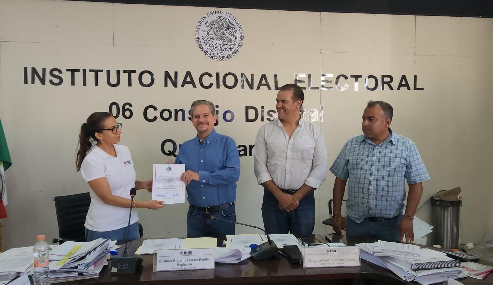 RECIBE LUIS HUMBERTO FERNÁNDEZ CONSTANCIA QUE LO ACREDITA COMO DIPUTADO FEDERAL ELECTO DE QUERÉTARO