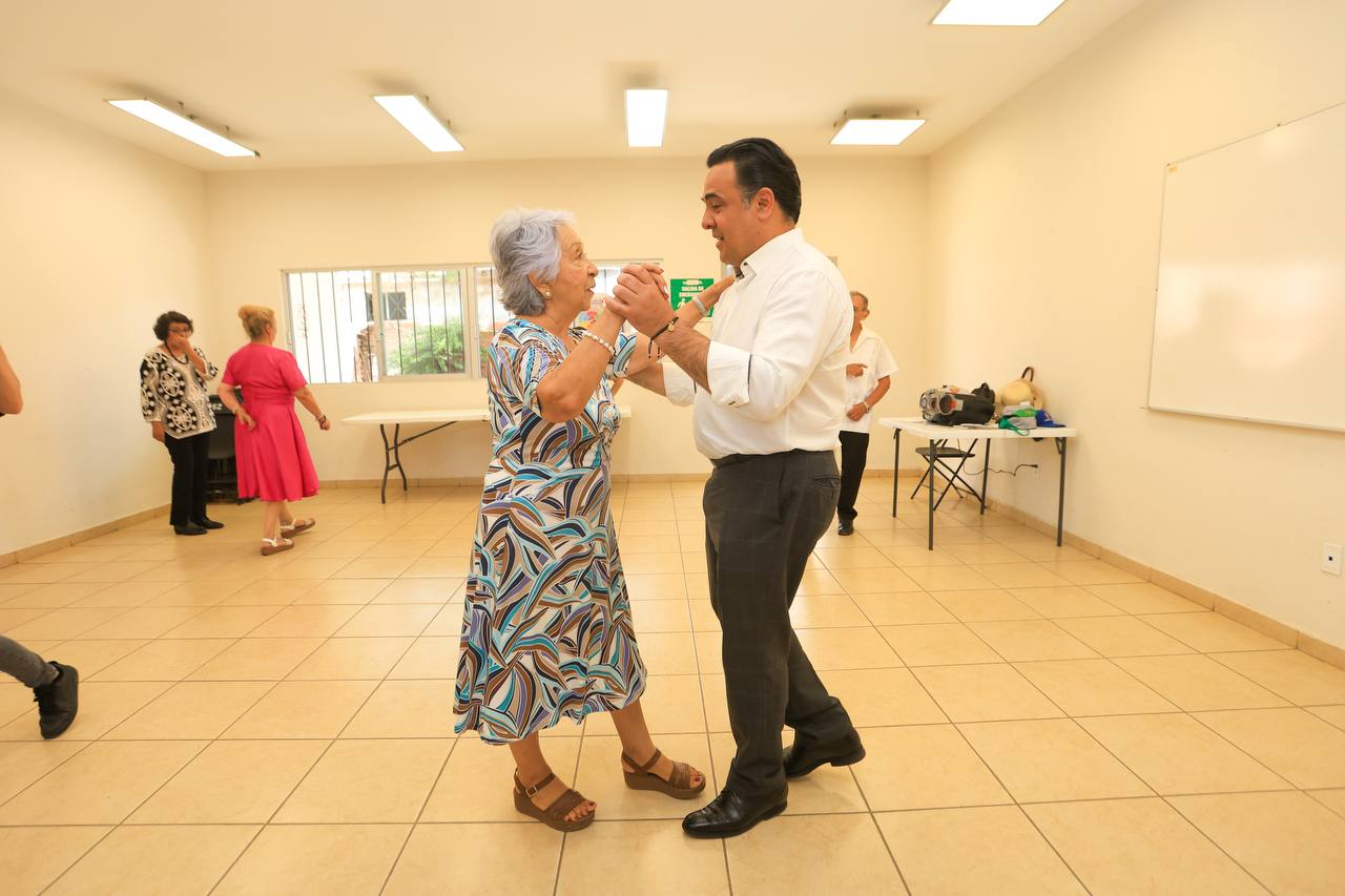 Visita Luis Nava Casa del Adulto Mayor en Cayetano Rubio