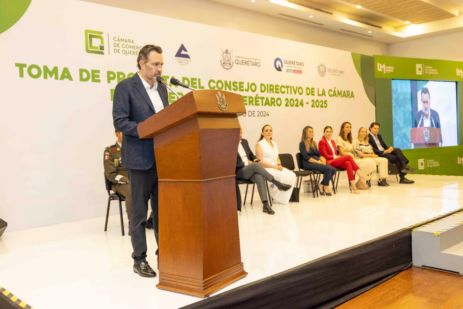 Reconoce Gobernador papel de la Cámara de Comercio en la economía queretana