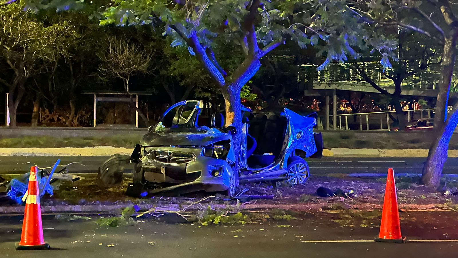 Un muerto y dos lesionados graves tras fuerte choque en el Paseo de la República