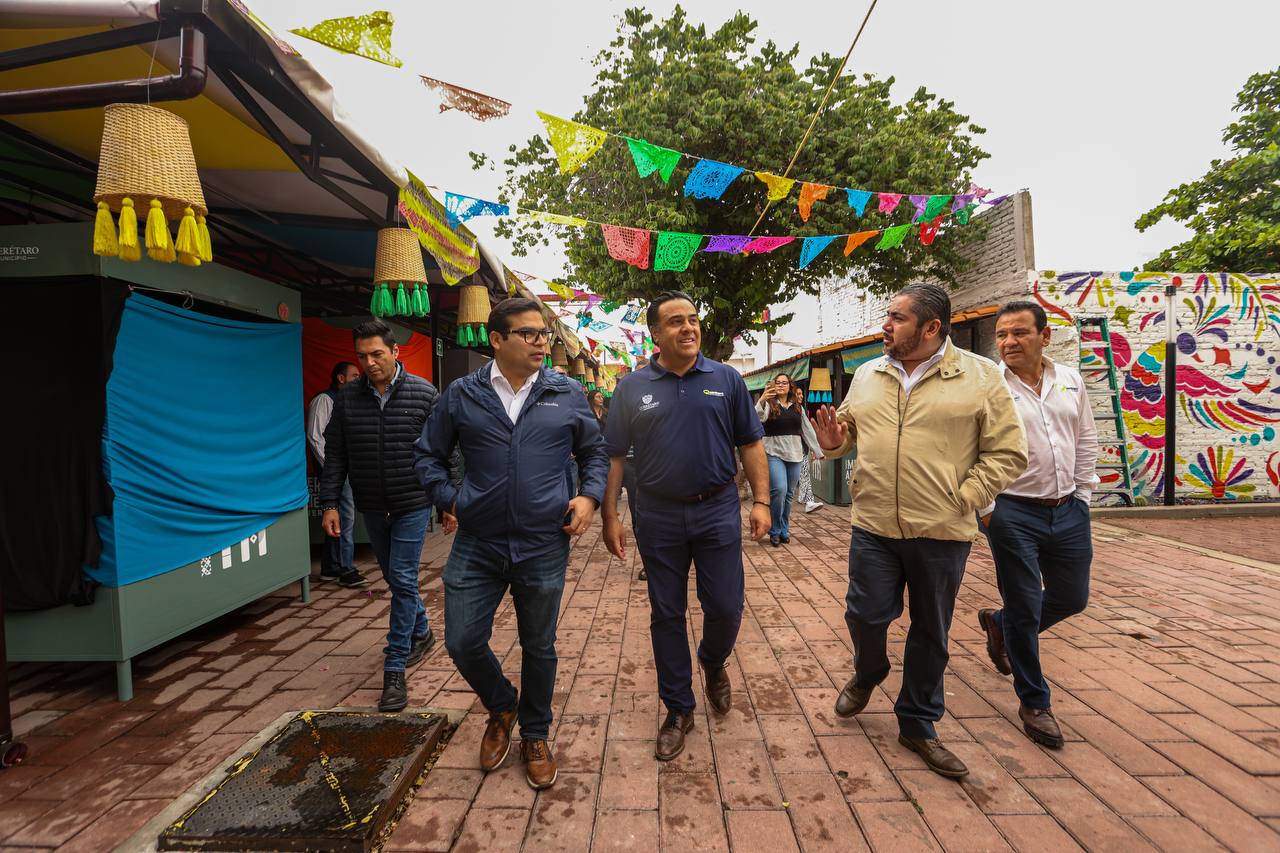 Supervisa Luis Nava instalaciones del Mercado Artesanal Querétaro