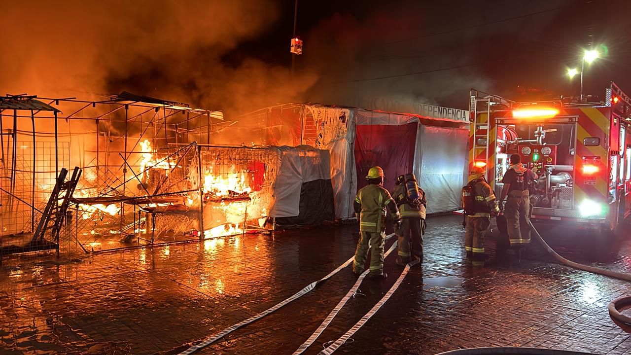 Incendio consume más de 20 locales en el Mercado Independencia de Morelia