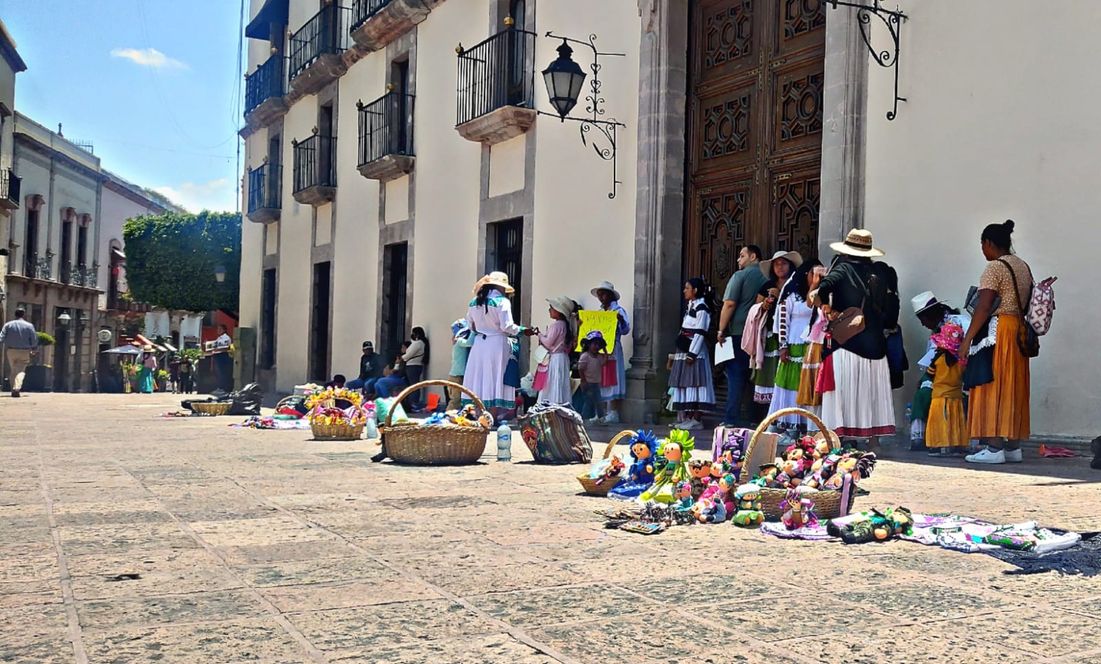 Inspectores de municipio presentaron denuncias ante la Fiscalía contra los artesanos que los agredieron