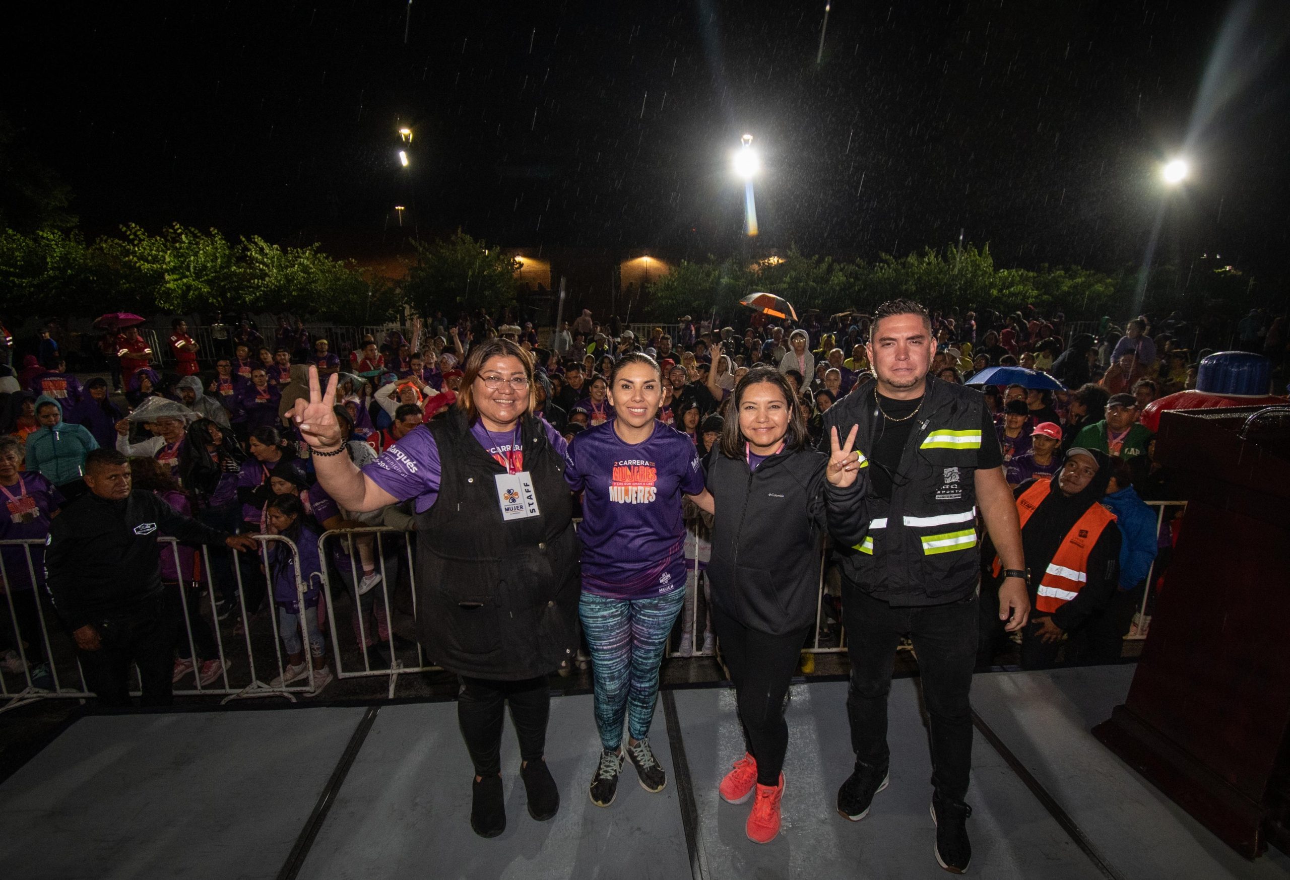 En El Marqués, Claudia Martínez premia a ganadores de la “2a. Carrera por las mujeres y los que aman a las mujeres”