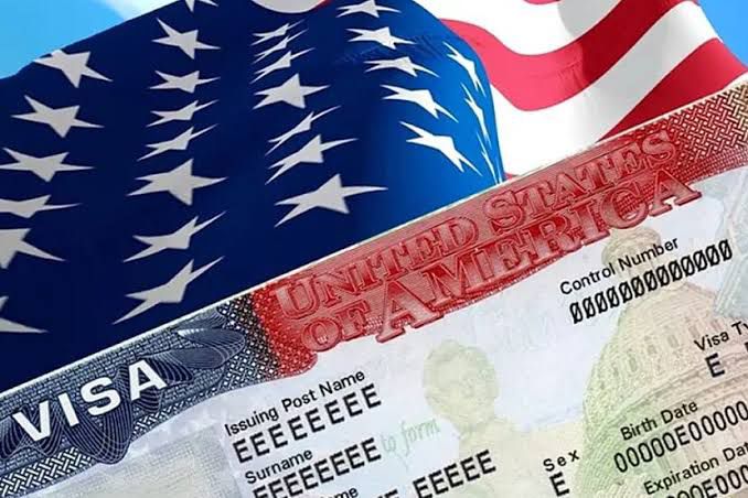 Fiscalía asegura a elemento de PoEs y otro ex policía por fraude de visas a Estados Unidos