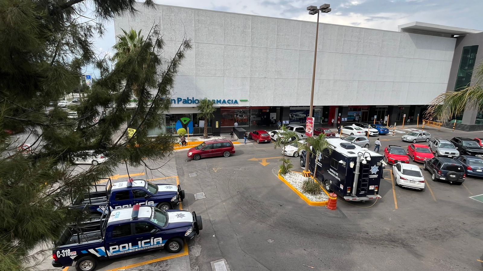 Muere un joven al caer de un segundo piso en la Plaza Constituyentes