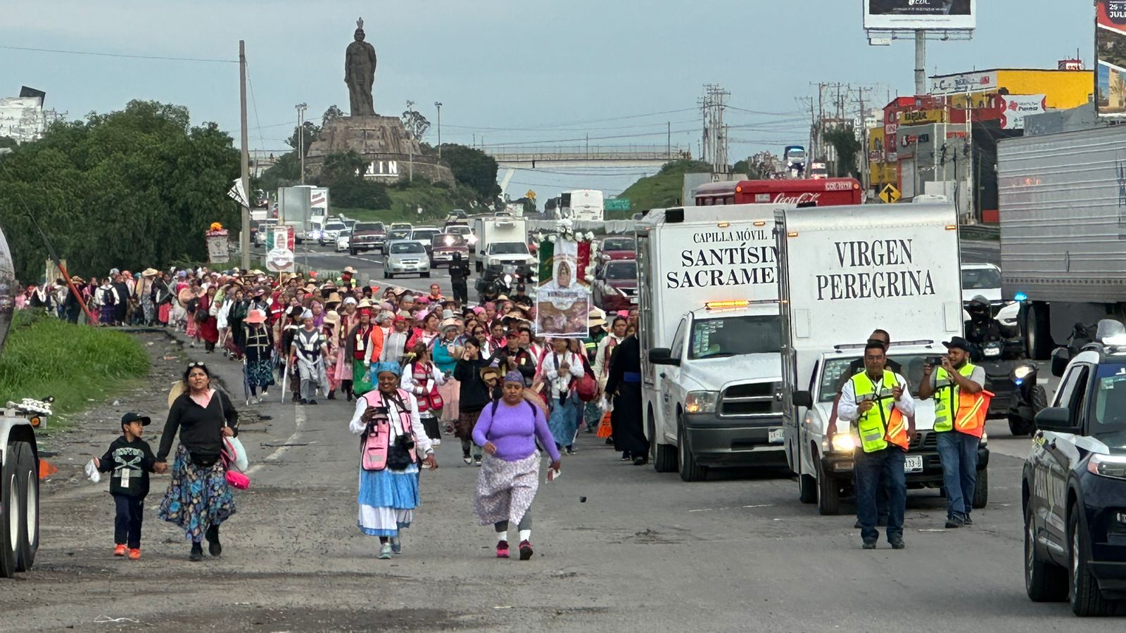 Inician 6 mil peregrinas su caminar a la basílica de Guadalupe