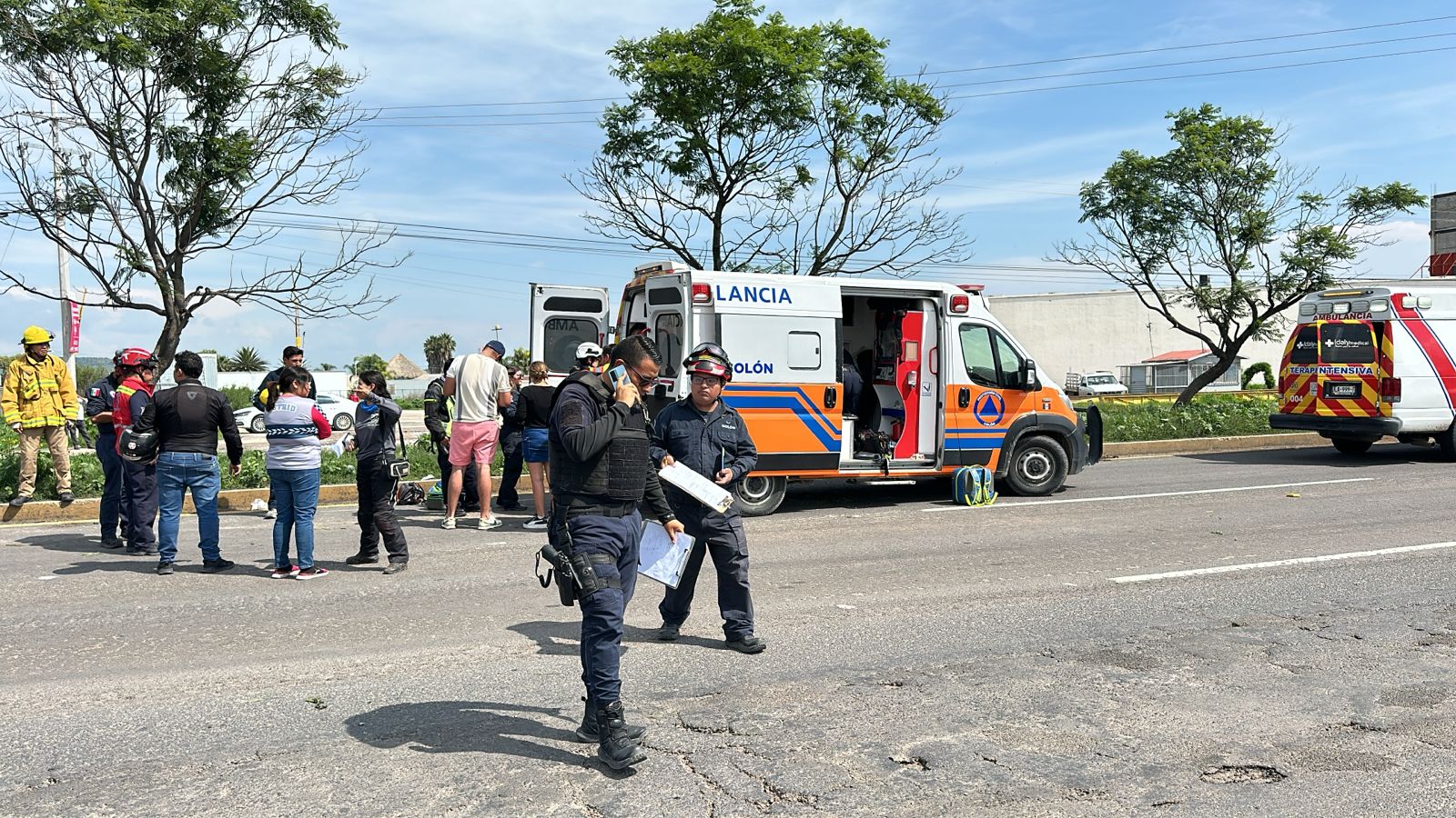 Mujer motociclista resultó lesionada de gravedad tras sufrir accidente en la carretera estatal 100