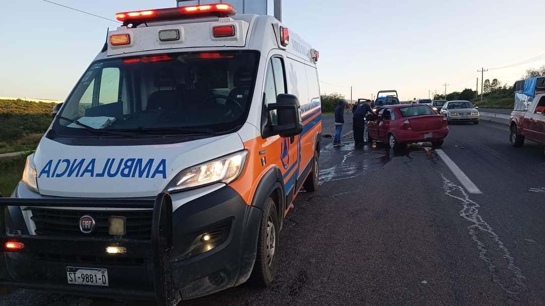 Aparatoso choque en la carretera estatal 100