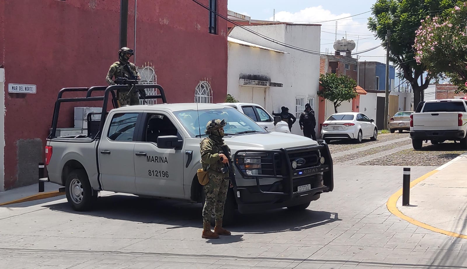 Cuatro cateos simultáneos de la FGR y Marina Armada de México en la capital queretana