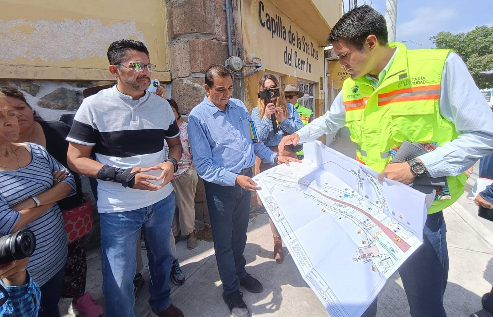 Exponen proyecto de ciclovía de Corregidora a vecinos y comerciantes